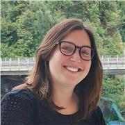 Profesora de ciencias e idiomas apta para todos los niveles y edades con más de 5 años de experiencia.